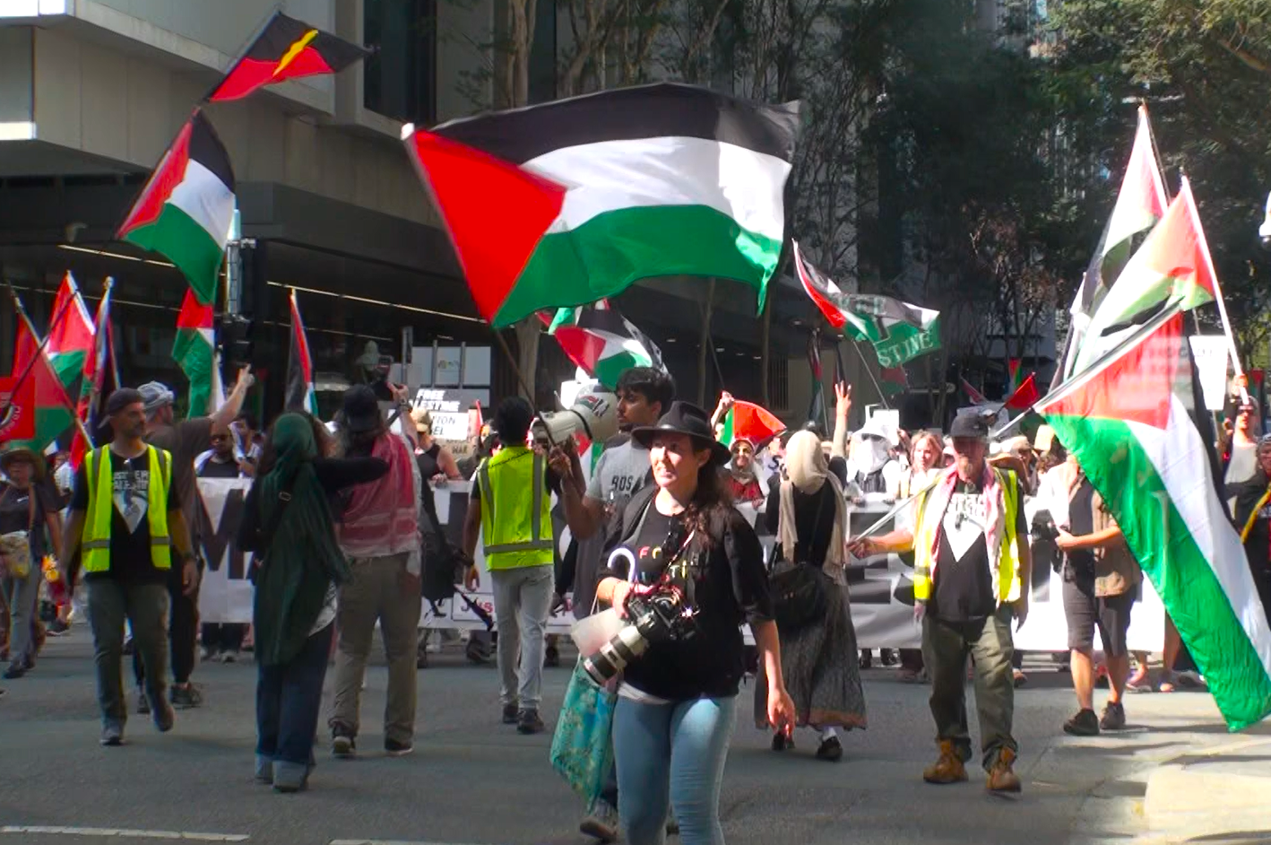 Protesters support Palestine in Brisbane City. DOVAFM