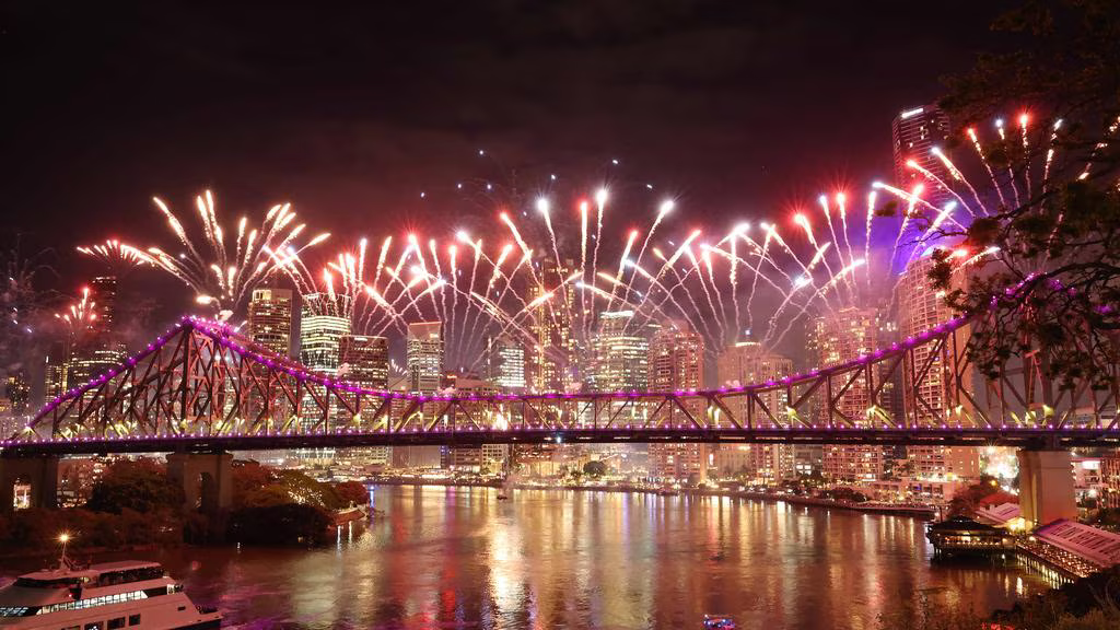 Brisbane Riverfire 2025: Thousands watch jets, fireworks light up city skyline